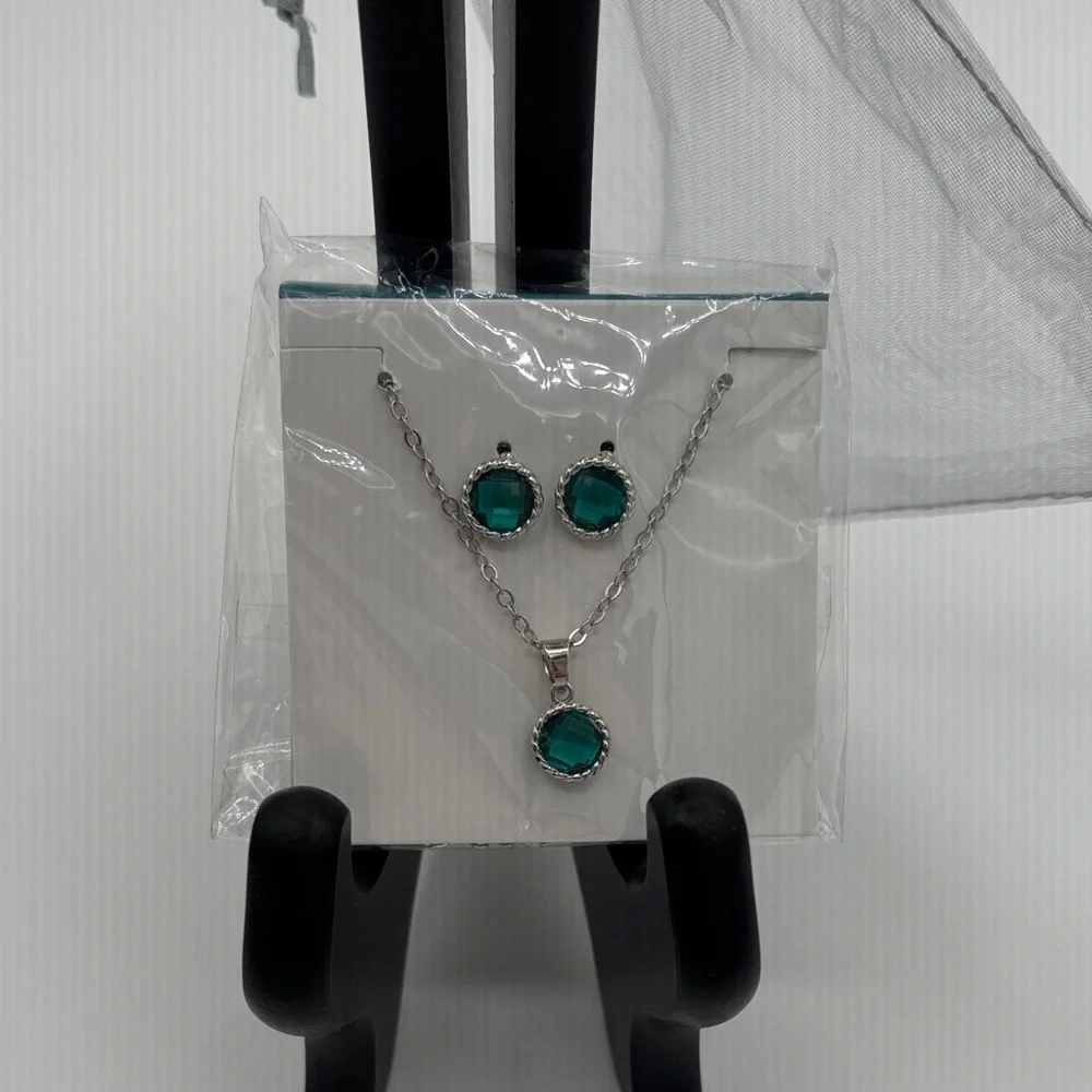 NEW! Elegant Silver and Green Jewelry Set By EFFY Necklace/Pendant and Earrings